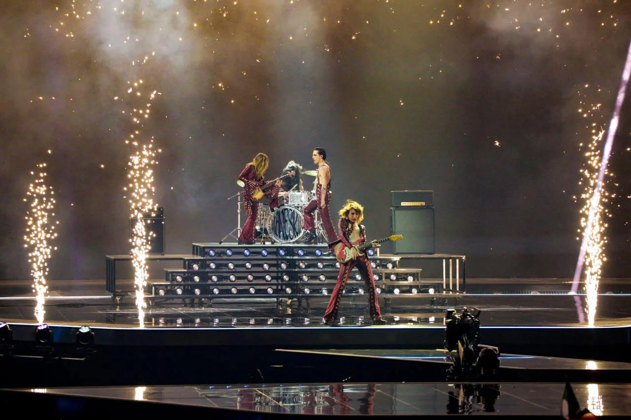 Måneskin on the stepped drum riser with pyrotechnic fountains on both sides – Måneskin at Eurovision 2021, Rotterdam, Netherlands – concert stage design
