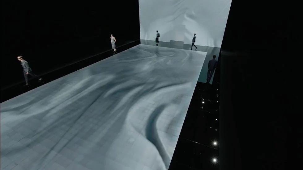 Render of the runway seen from above, with a flowing projection across the floor and LED wall – Giorgio Armani SS21 Womenswear, Milan, Italy, 2021 – fashion show set design