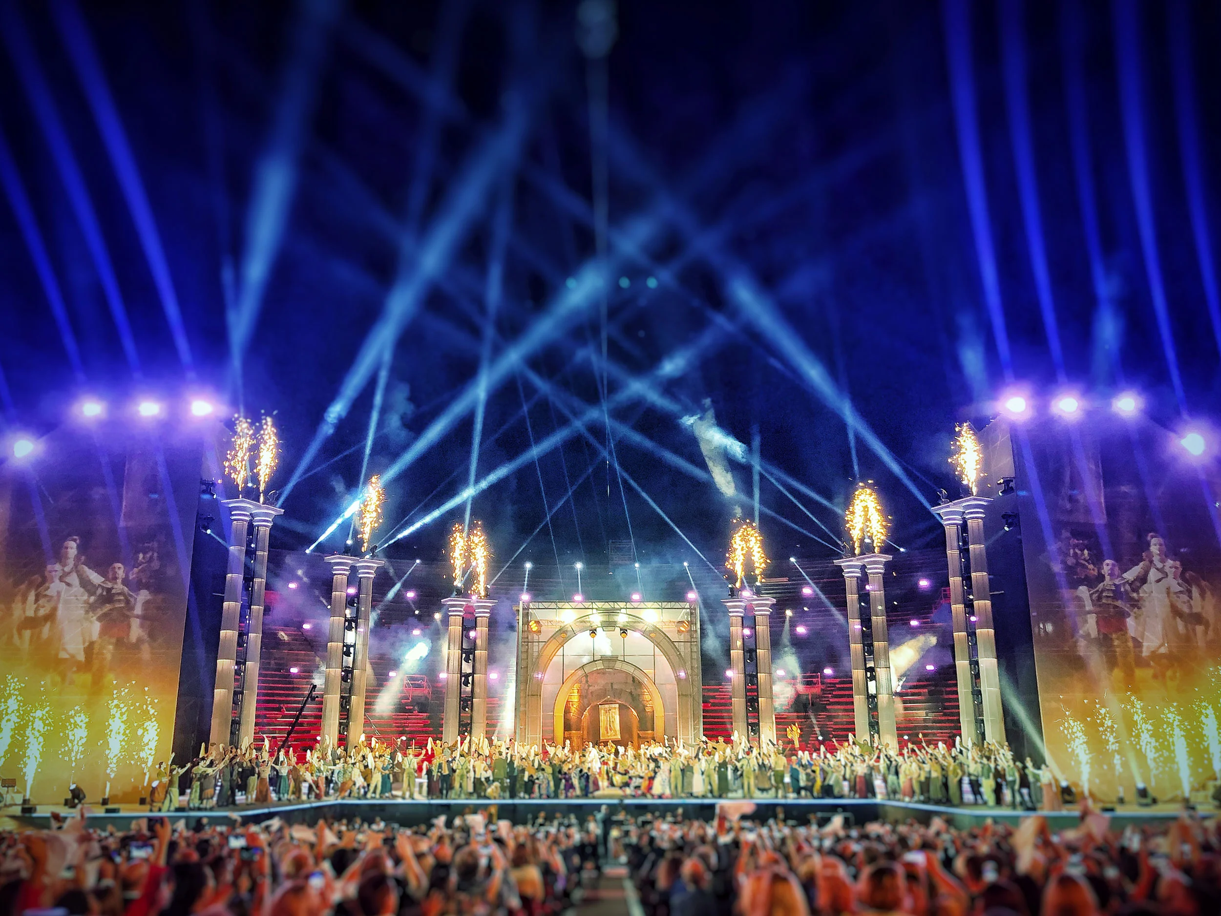 Grand finale at the Arena di Verona: fire effects on the column tops, sparklers and the whole cast lined across the stage – La Notte di Andrea Bocelli at the Arena di Verona, Italy, 2018 – concert stage design