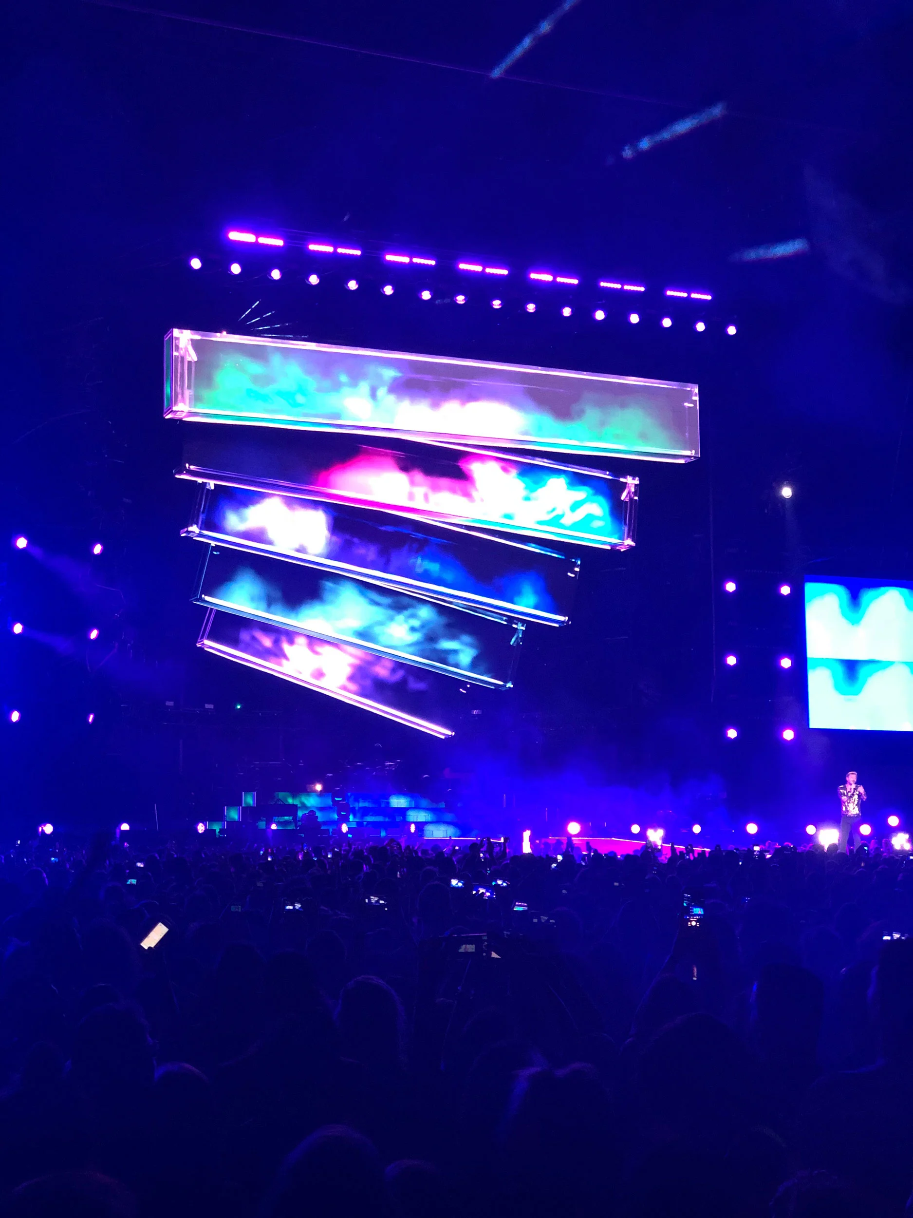 Video bars tilted into a fan above the stage in purple and blue light – Cesare Cremonini Stadi 2018, Italy – concert stage design