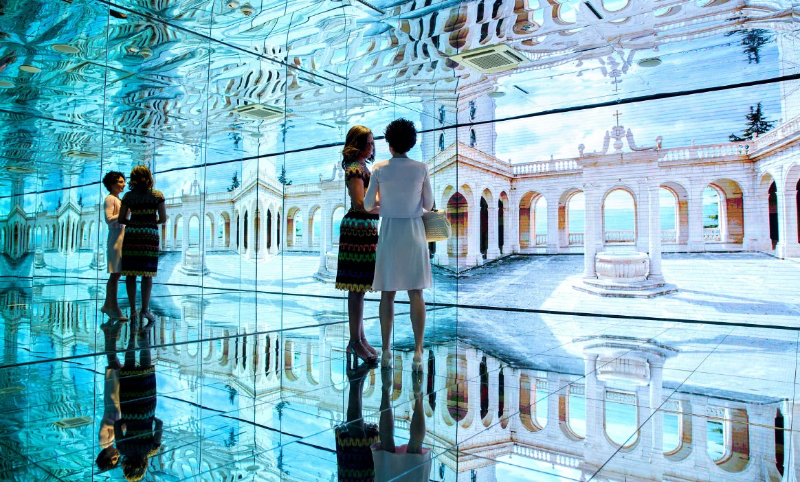 Visitors in a mirrored room where screens show an arcaded Italian courtyard, reflected endlessly – Italian Pavilion at Expo 2015, Milan, Italy – exhibition design