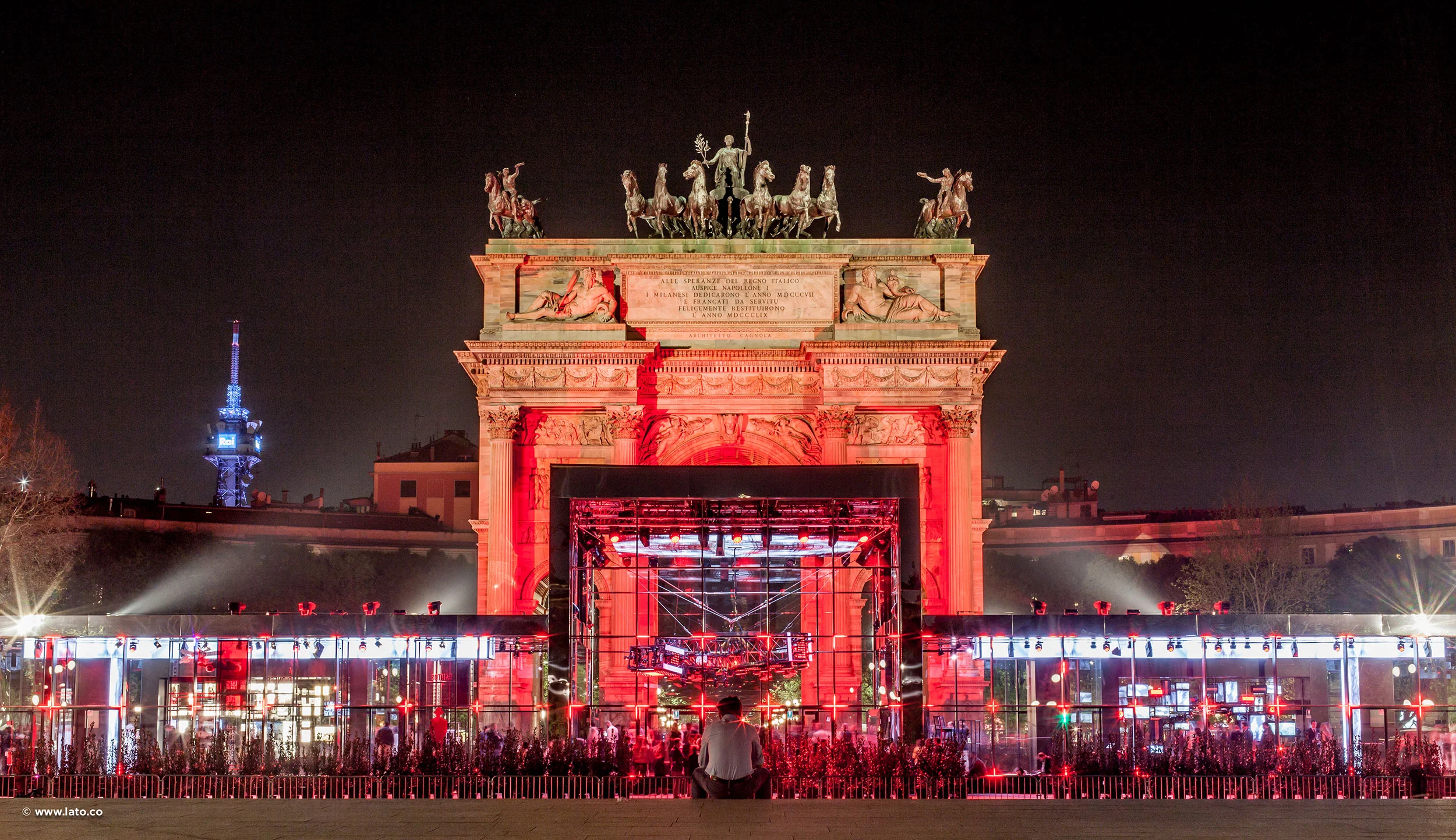 Night view of the Arco della Pace in red light with the installation set beneath the arch – Cartier The Legendary Thrill, Milan, Italy, 2018 – event design