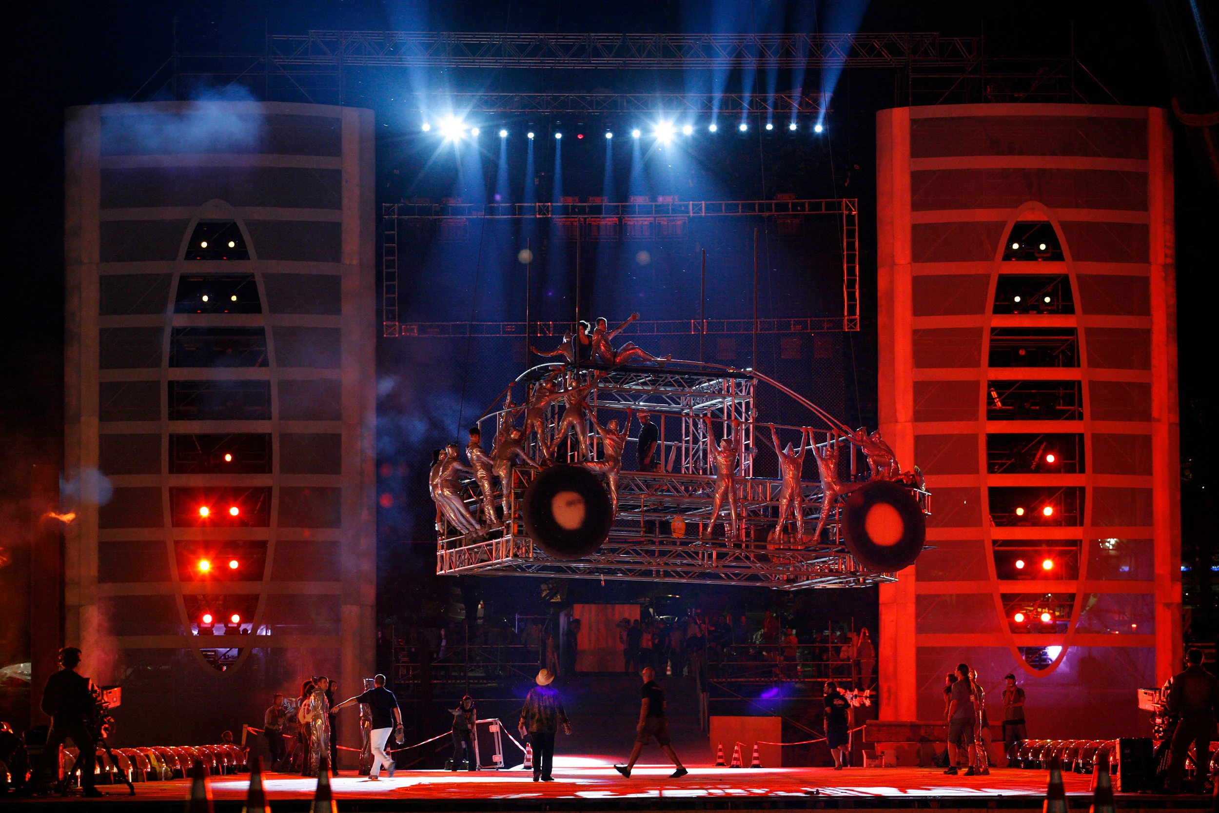 Truss Fiat 500 carrying silver-clad performers above the stage, between two tall red-lit towers – Fiat Welcome 500 World Premiere, Turin, Italy, 2007 – event design
