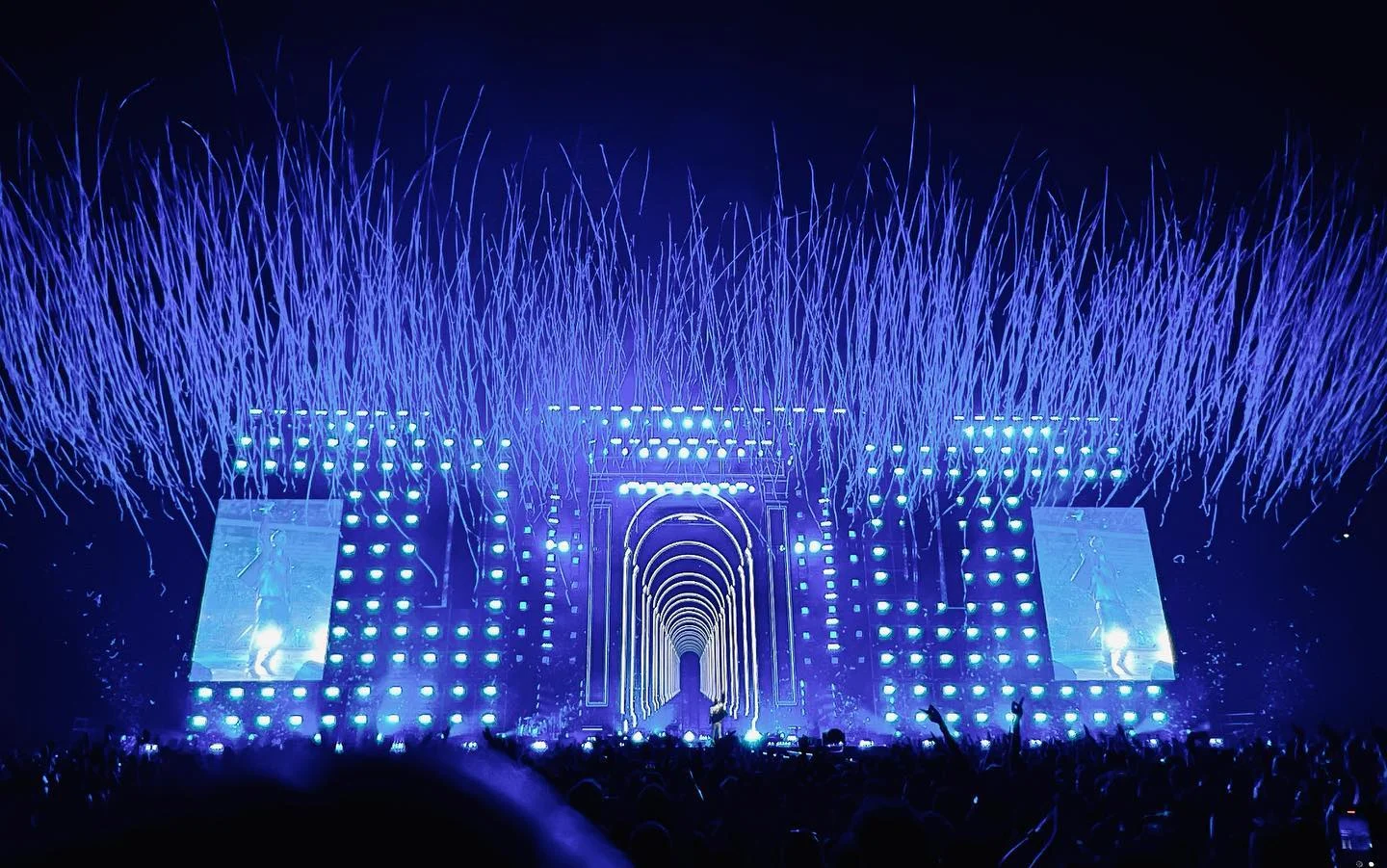 Stadium stage bathed in blue, streamers bursting above the gate portal and its receding arches – Cesare Cremonini Stadi 2022, Italy – concert stage design