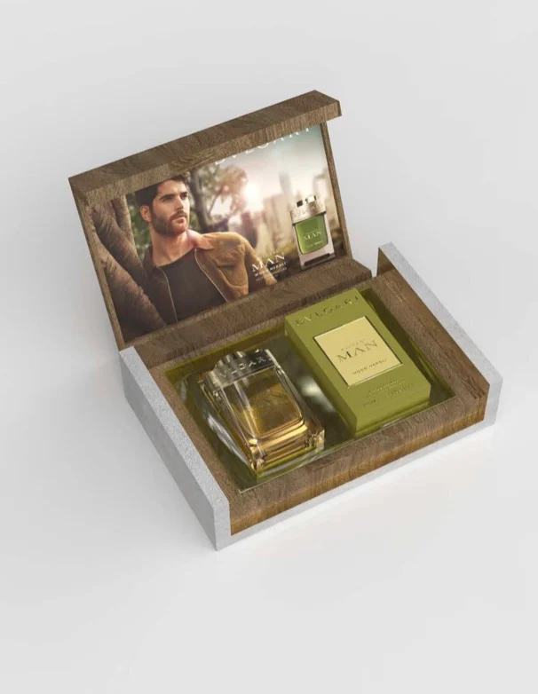 Render of a wooden gift box holding a Bvlgari Man Wood Neroli bottle and its green package – Bvlgari Man Wood Neroli, 2019 – retail design